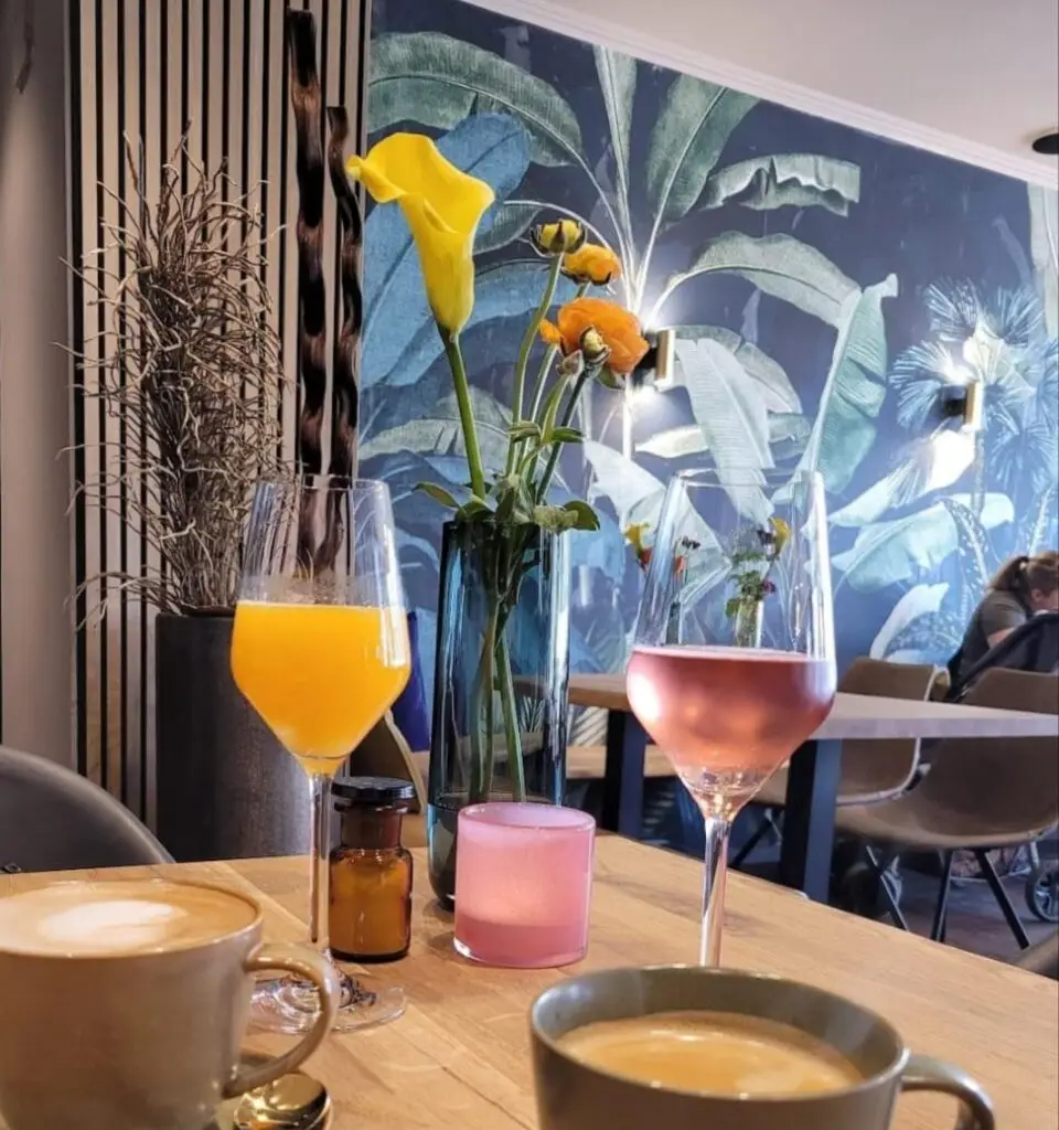 Italienische Aperitivo-Getränke und Kaffee im Restaurant Zucchero Lauf am Marktplatz