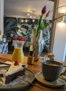 Hausgemachter Kuchen und italienischer Kaffee im Café Zucchero Lauf am Marktplatz