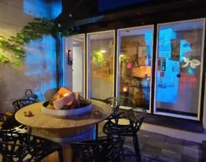 Gemütlicher Wintergarten im italienischen Restaurant Zucchero Lauf mit Außenterrasse am Marktplatz